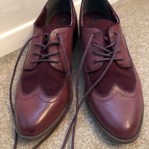 Oxford-style shoes